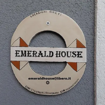 Emerald House In Daire Augusta